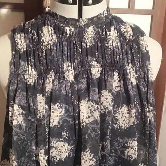 NWT Joie mini dress sz med. Black and grey floral print lined with black - Picture 11 of 16